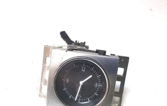 Volkswagen PASSAT B7 Clock 194805815