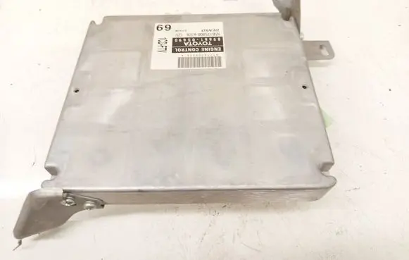Toyota Avensis T250 Engine control unit/module 8966105690