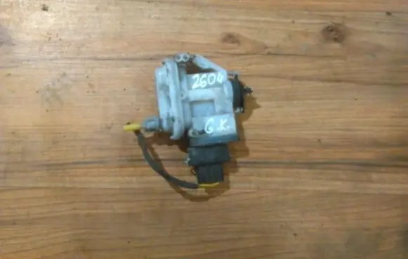 Volkswagen PASSAT B4 Central locking vacuum pump 3a0862153b