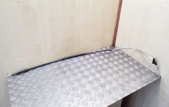 Handbrake/parking brake wiring cable