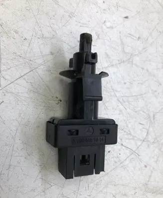 Mercedes-Benz B W246 W242 Clutch pedal sensor A0065451014