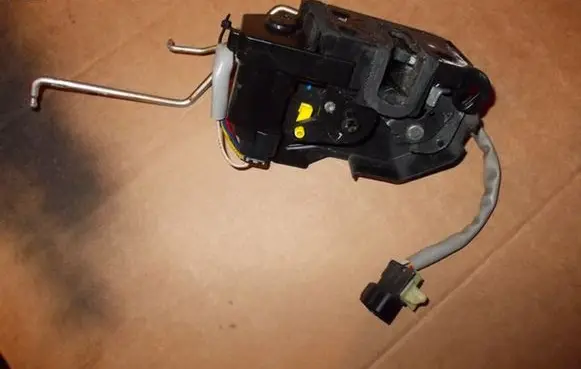 Hyundai Getz Front door lock