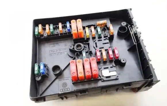 Volkswagen Golf V Fuse box set 1k0937125a