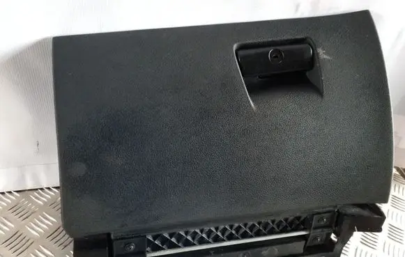 BMW X3 E83 Glove box