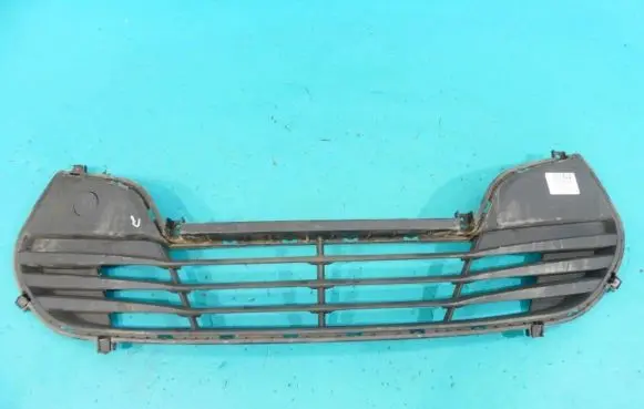 Hyundai Veloster Front bumper upper radiator grill 86560-2V000 IMPRK911544