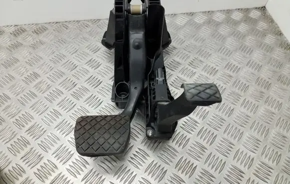 Volkswagen Golf VII Pedal assembly 5Q1723058AA 5Q1723503F 5Q1723143