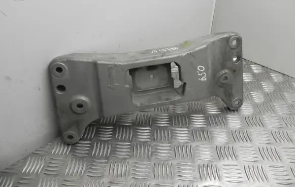 BMW 5 F10 F11 Engine mounting bracket 6777613 VD13796