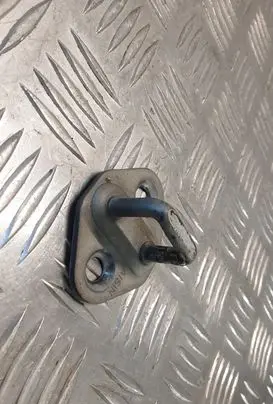 Toyota Land Cruiser (HDJ90) Rear door lock loop/hook striker 