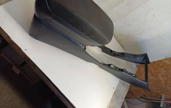 Toyota Avensis T250 Center console