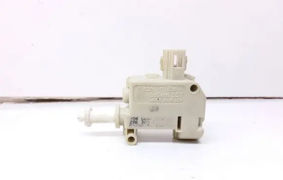 Volkswagen PASSAT B6 Central locking motor 