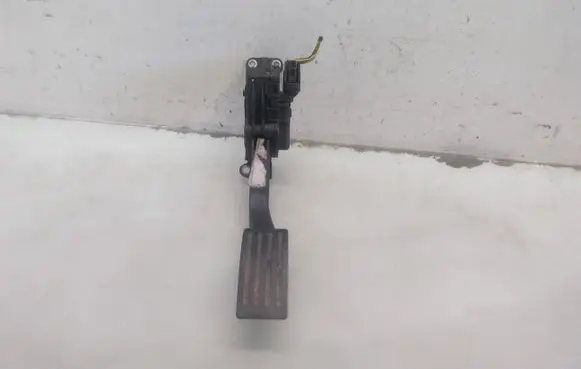 Ford Focus Accelerator throttle pedal 4M519F836AH