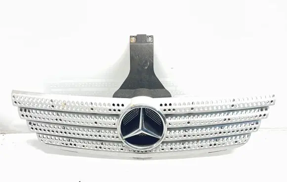Mercedes-Benz C W203 Front grill A2038801283