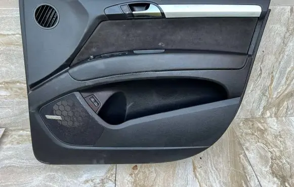 Audi Q7 4L Front door card panel trim