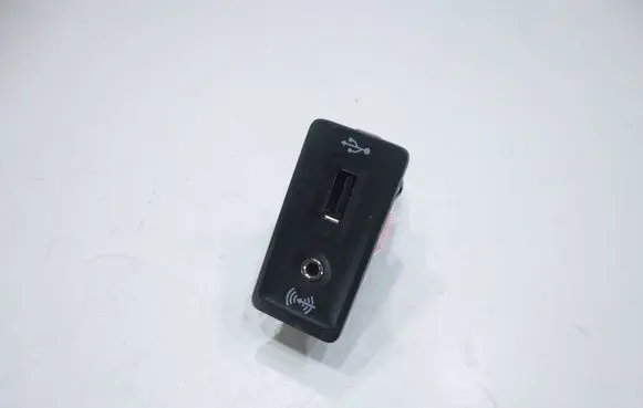 Volkswagen PASSAT B8 USB socket connector 5G0035222H 5Q0035726J 5Q0035724
