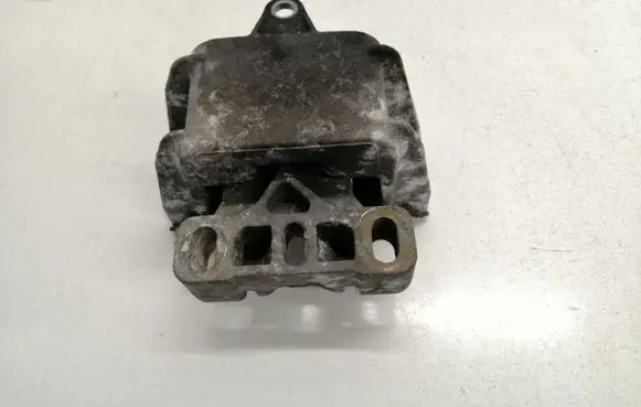 Audi A3 S3 8L Engine mount bracket
