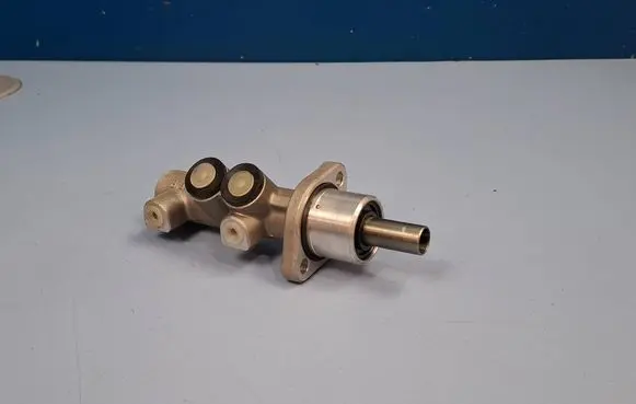 Audi A6 S6 C4 4A Master brake cylinder 4A0611021A