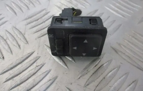 Toyota Avensis T220 Wing mirror switch