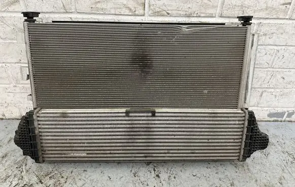 Ford Focus Radiator set JX618C608BB JX6119710AC YU5A8653AA