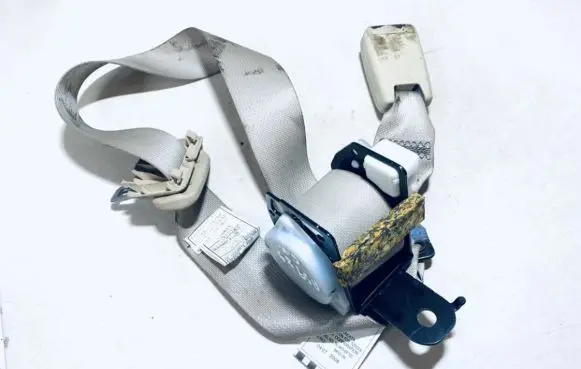 Middle seatbelt (rear)