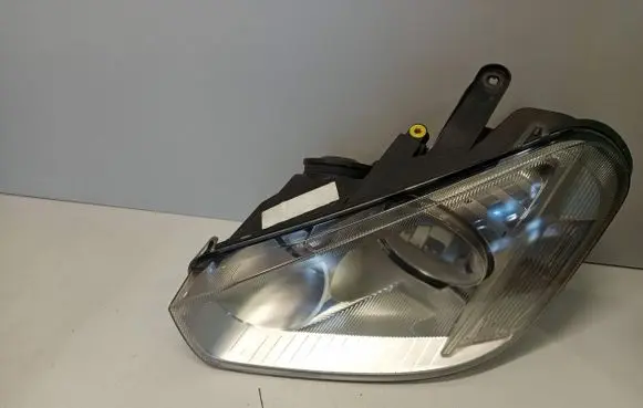 Ford C-MAX I Headlight/headlamp 16530901