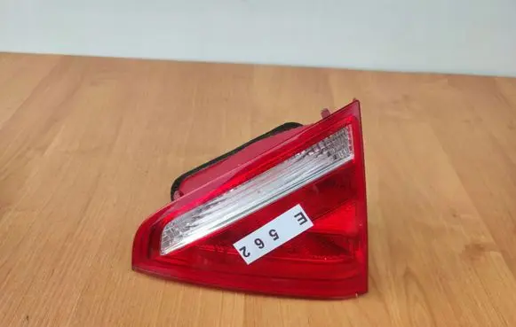 Audi A5 8T 8F Tailgate rear/tail lights 8T0945094
