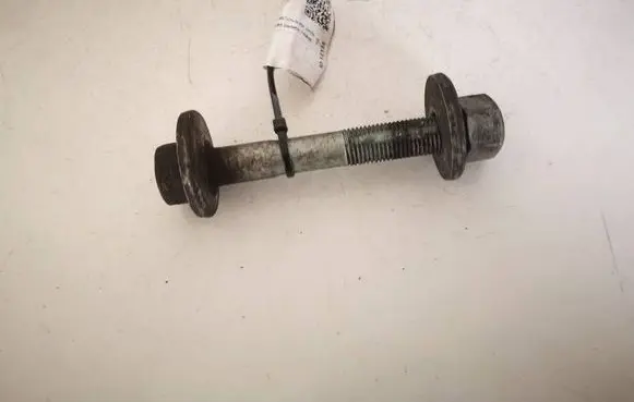 Volkswagen Touareg I Nuts/bolts 