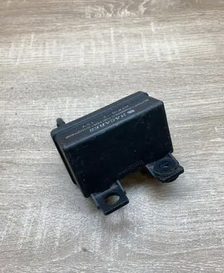 Renault Megane I Glow plug pre-heat relay 7700867558C