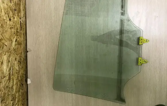 Nissan Qashqai Rear door window glass 43R00048