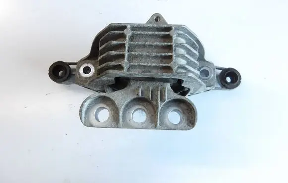 Engine mount bracket