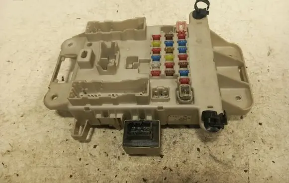 Toyota RAV 4 (XA20) Fuse box set ppt25p5