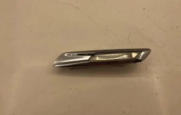 BMW 5 F10 F11 Front fender indicator light 7154168