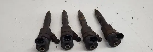 Opel Vivaro Fuel injectors set 0445110021 7700111014