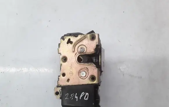 Peugeot 406 Front door lock 