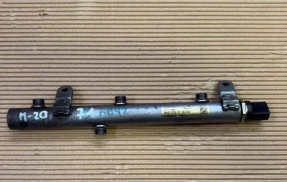 Mercedes-Benz E W212 Fuel main line pipe A6420702595 A0061536528