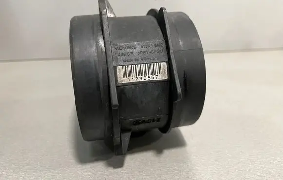 BMW 3 E46 Mass air flow meter 1438871 5WK96132 11230557