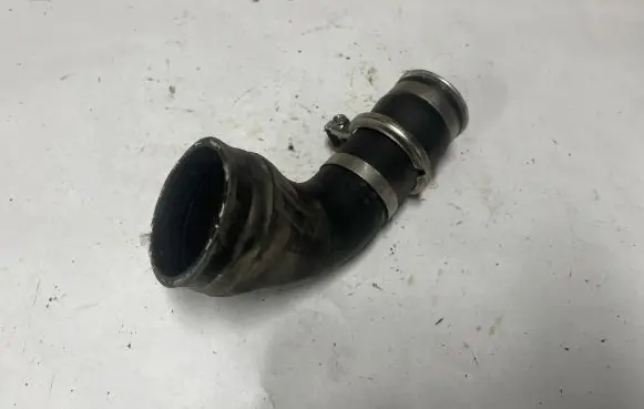 BMW 7 F01 F02 F03 F04 Intercooler hose/pipe 7575407
