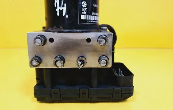 Audi A3 S3 8L ABS Pump 1J0614217C 1J0907379H