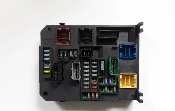 Peugeot 508 Fuse module 9665547580
