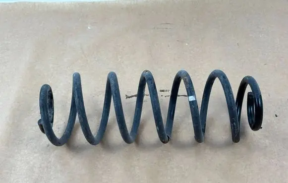 Volkswagen Golf V Rear coil spring