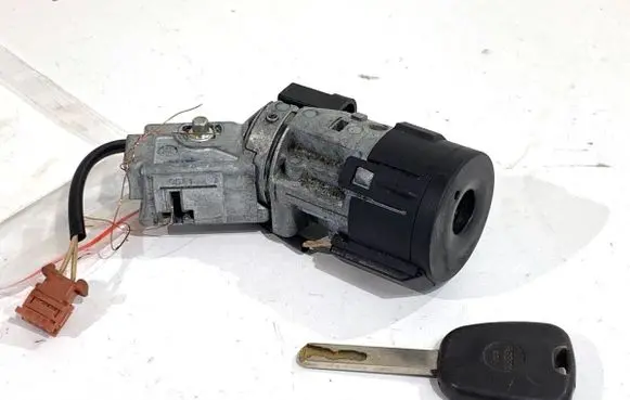 Peugeot Partner Ignition lock 9663123280