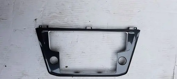 Volkswagen Tiguan Radio/GPS head unit trim 5NA858069C
