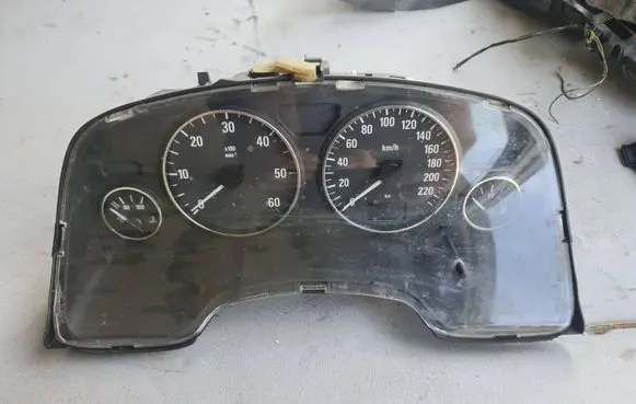 Opel Zafira A Speedometer (instrument cluster) 24461768