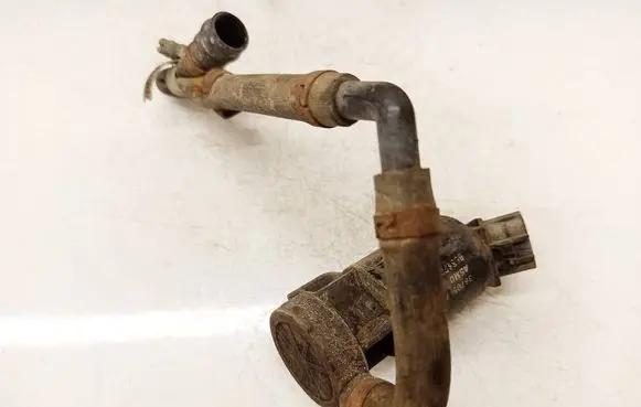 Toyota RAV 4 (XA30) Windscreen/windshield washer pump 3670578207