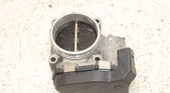 BMW 1 E81 E87 Throttle valve 7561066