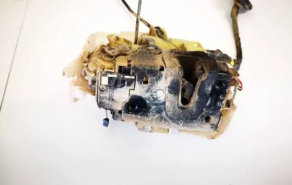 Volkswagen Polo IV 9N3 Front door lock