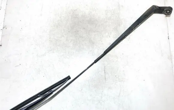 Toyota Yaris Front wiper blade arm