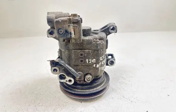 Nissan X-Trail T30 Air conditioning (A/C) compressor (pump) 926005M301