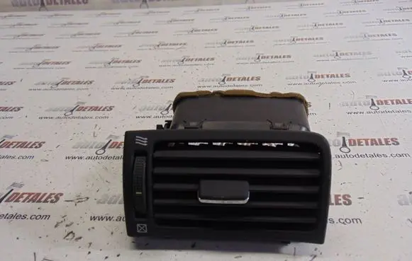 Toyota Avensis T250 Dashboard side air vent grill/cover trim