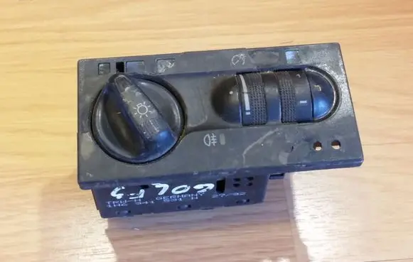 Volkswagen Golf III Light switch 1H6941531N