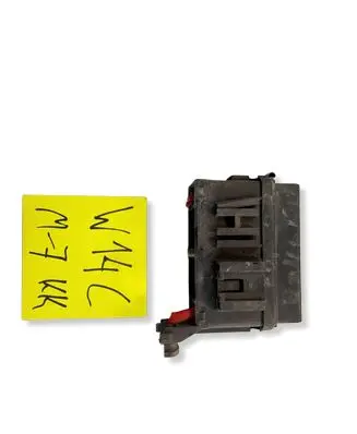 Volkswagen Golf V Fuse module 1J0937617D